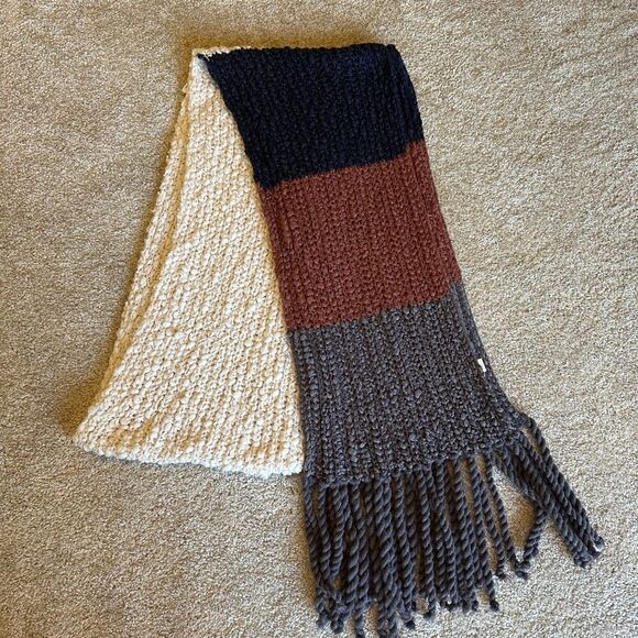 Hand knit scarf  - Picture 1 of 1